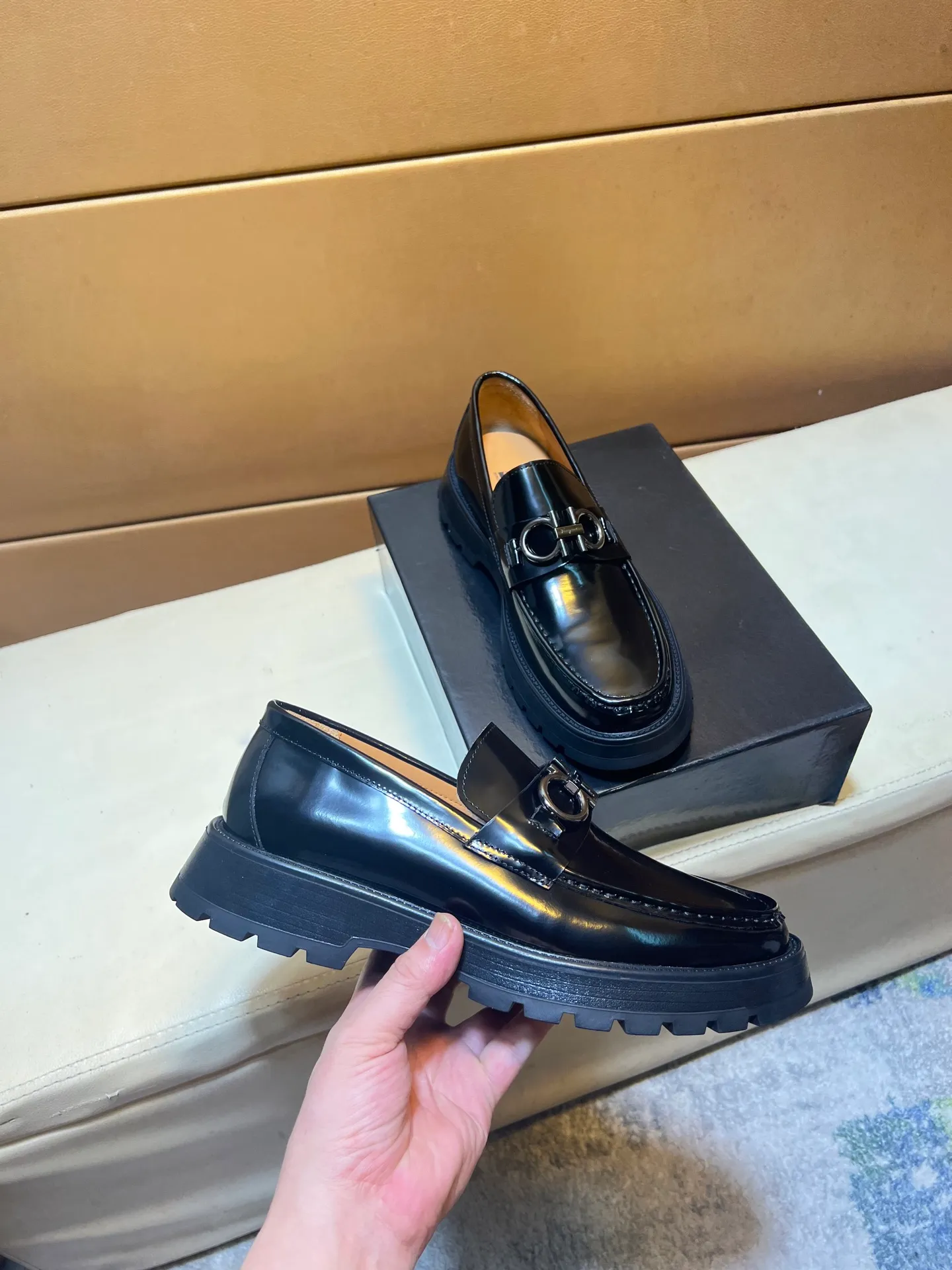 pp440💰👑👑👑 PRADA·PRADA Niuli·Exclusive first launch·～Unique modern style sneakers. Counter purchasing 🏃casual leather shoes😍😍 original shiny leather imported from Italy (refuses to discolor and rub feet) soles: original soles specially provided by the original factory, super cool 😍 lace up and walk with wind 👍 style design ⚠️ super comfortable, wear-resistant and non-slip original soles. Just like shooting the real thing🎬The real thing is better. Suitable for outdoor and driving👍Perfect high-quality sneakers, men's shoe size: 38-44